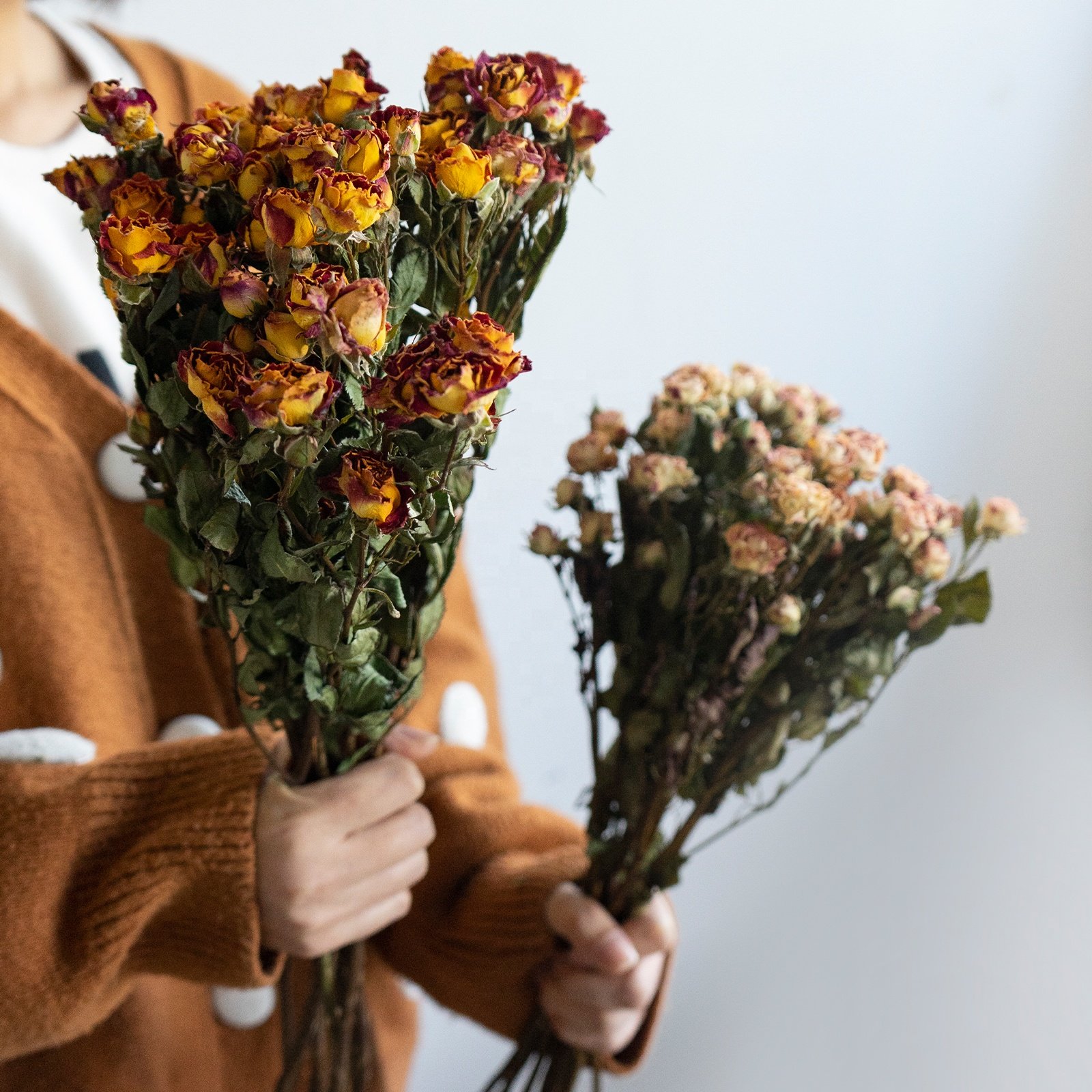 UKIQUEEN Dried Flower Red Roses One Bunch Natural Dried Roses with Stem for Home Decor