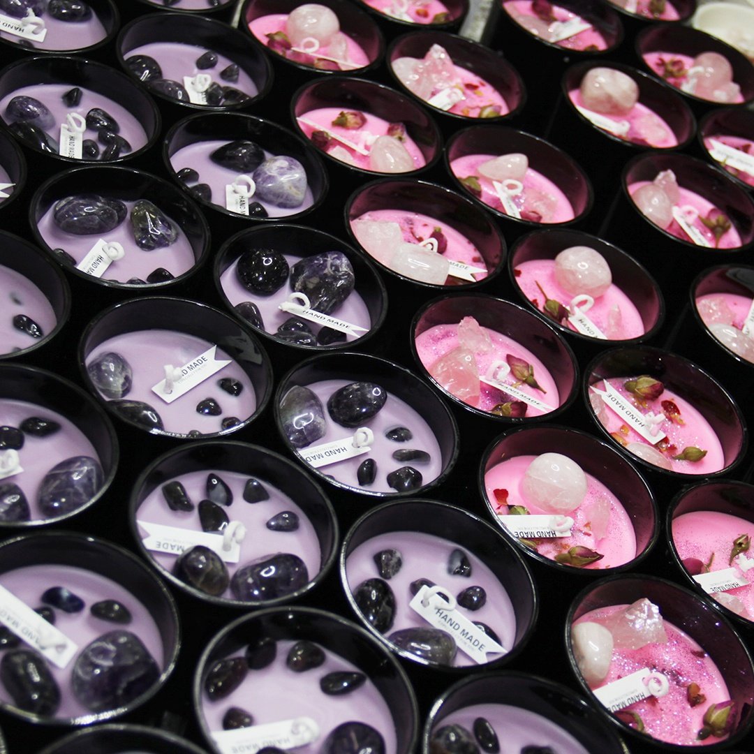 Custom New popular luxury natural colourful Crystal Scented Crystal Candles In a black glass