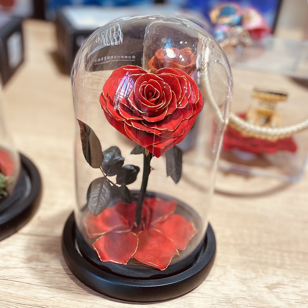Heart Shaped Gold Rim Red Preserved Rose 12*20 Glass Dome Eternal Rose Preserved Roses That Last A Year