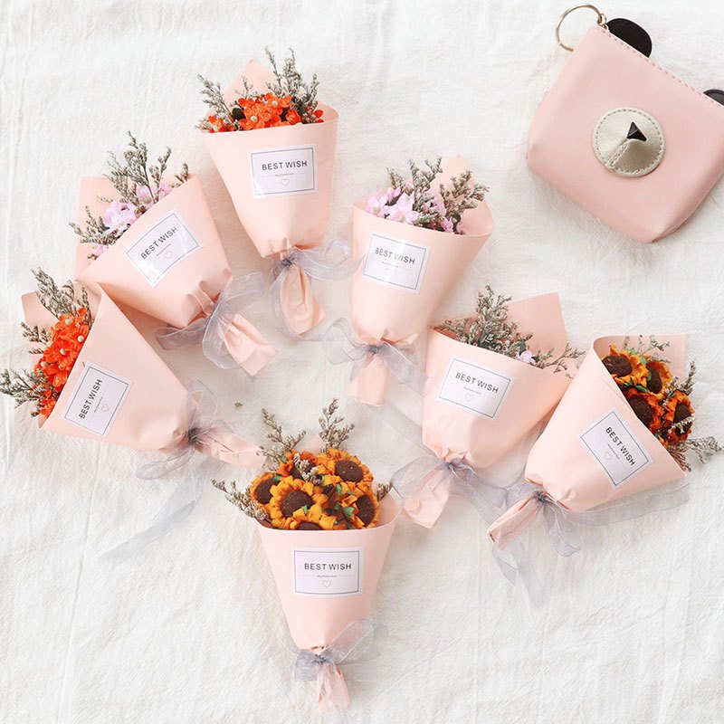 China Factory Wholesale Price Valentine's Day Flower Bouquet Artifical Mini Dried Flower Bouquet Gift