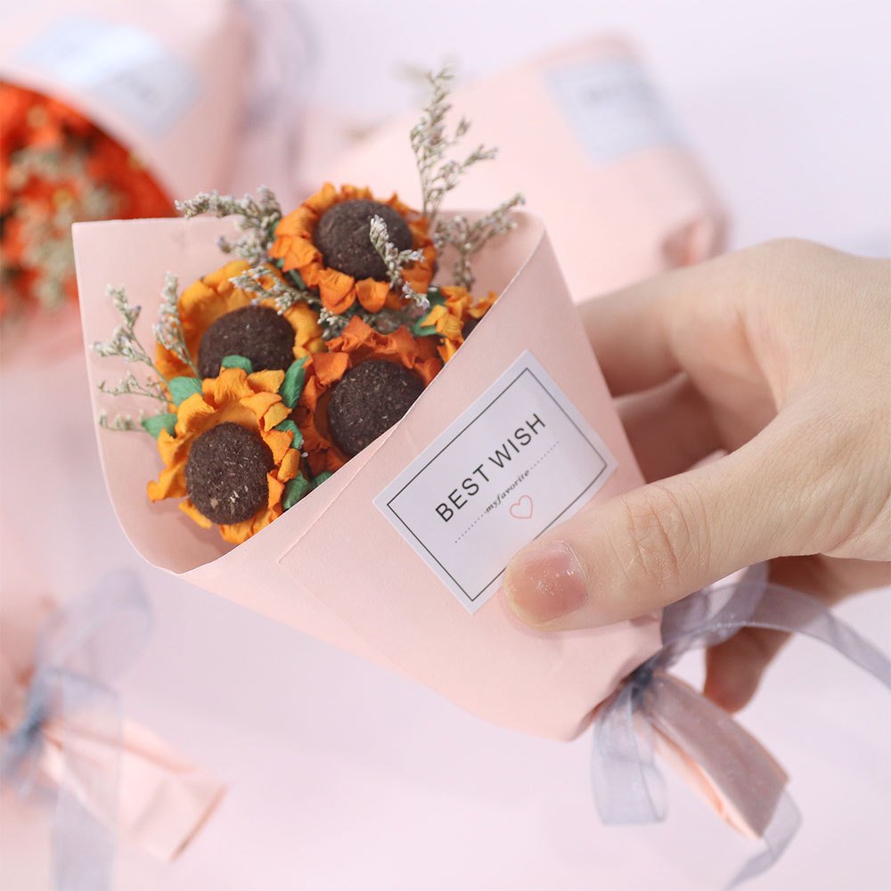 China Factory Wholesale Price Valentine's Day Flower Bouquet Artifical Mini Dried Flower Bouquet Gift