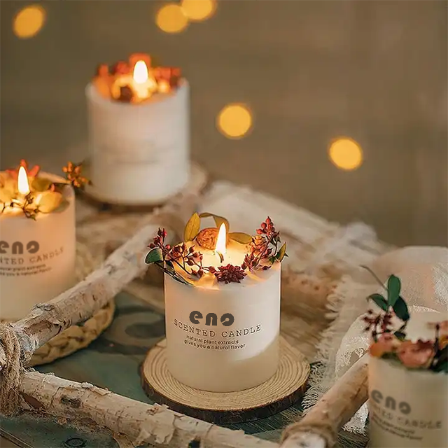 Luxury Scented Candles Soy Wax and Essential Oils Aromatic Candles Wholesale with Dried Flowers Plants Glass Jars Gift Boxes