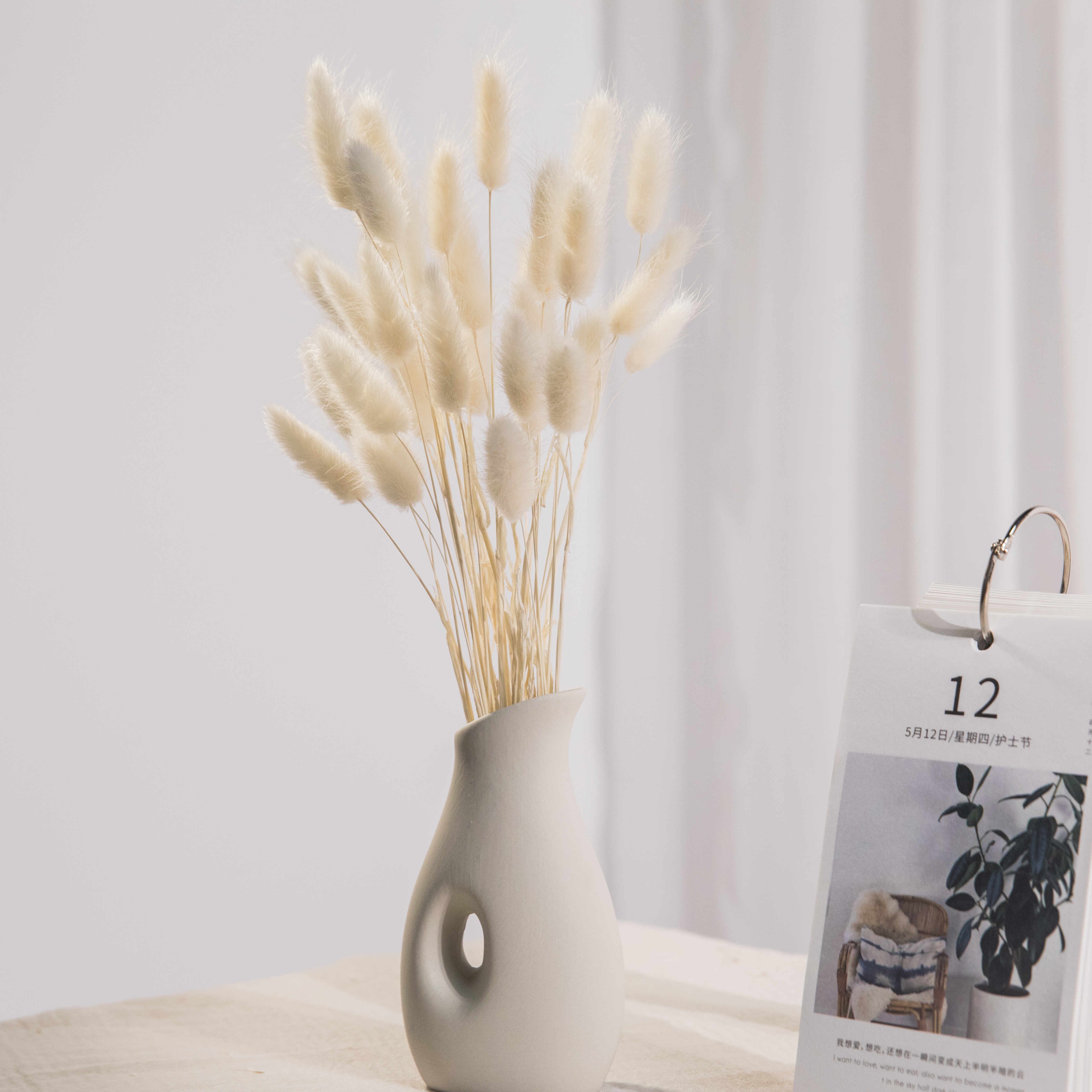 Yunnan Xiangnan Preserved Flower Supplier Lagurus Natural Dried Uraria Bunny Tails Bouquet Dried Flowers For Table Bedroom Decor