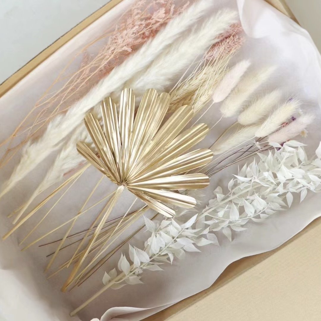Gold Leaf Cake Topper with Bunny Tail Grass and Dried Eucalyptus Flower Bouquet for decorative Flower