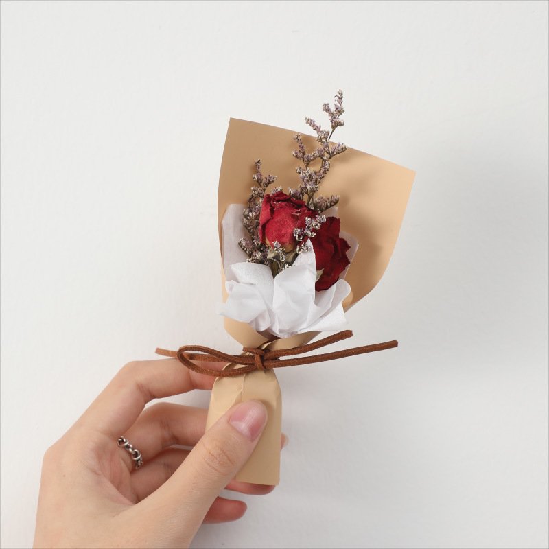 Dried Flowers Bouquet Women's Day Eternal Flower with Hand Gift Bouquet Mothers Valentine's Day Artificial Flowers