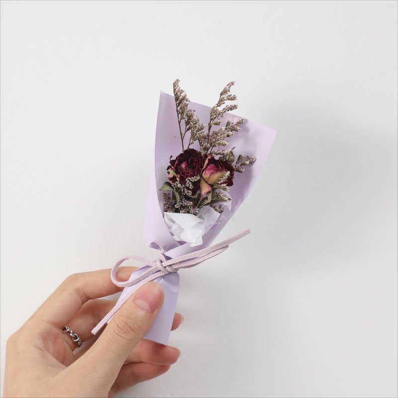 Dried Flowers Bouquet Women's Day Eternal Flower with Hand Gift Bouquet Mothers Valentine's Day Artificial Flowers