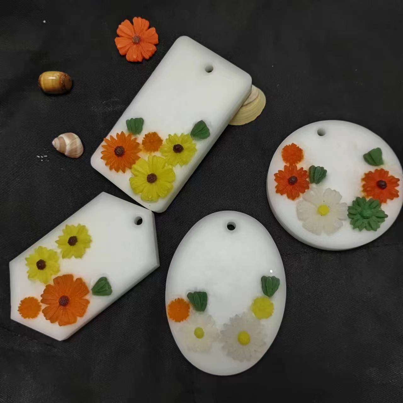 New aromatherapy wax tablets wardrobe bedroom bathroom deodorant dried flower pendant fresh aromatic scented wax tablets