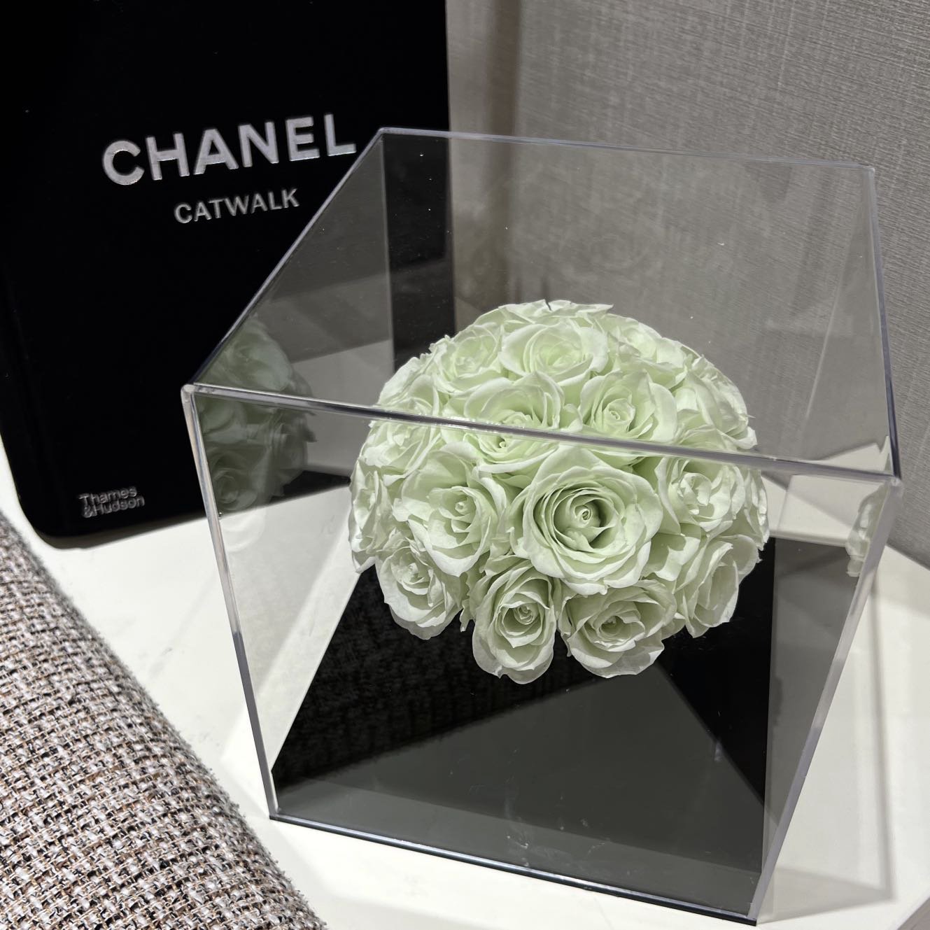 Home Decoration Dried Real Flowers Gift Box Hugging Bucket Everlasting eternal immortal flowers preserved rose in Acrylic Box