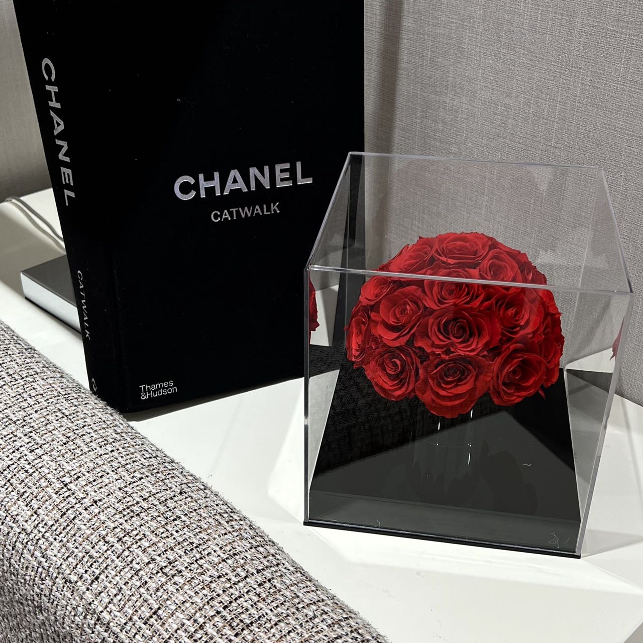 Home Decoration Dried Real Flowers Gift Box Hugging Bucket Everlasting eternal immortal flowers preserved rose in Acrylic Box