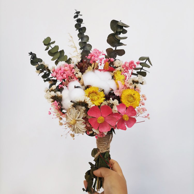 Wedding Bouquet Decor Christmas Straw Flower Dried real flower Green Eucalyptus for home decoration
