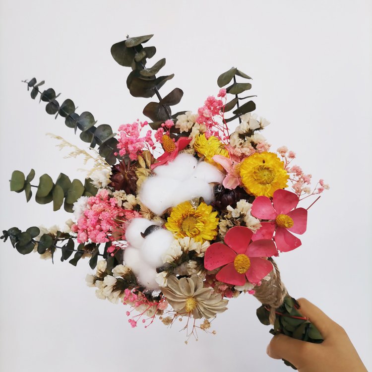 Wedding Bouquet Decor Christmas Straw Flower Dried real flower Green Eucalyptus for home decoration