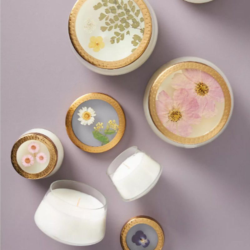 Wholesale custom luxury glass scented soy candle jars with metal lid,Dried flowers decorate Glass Candle Holder