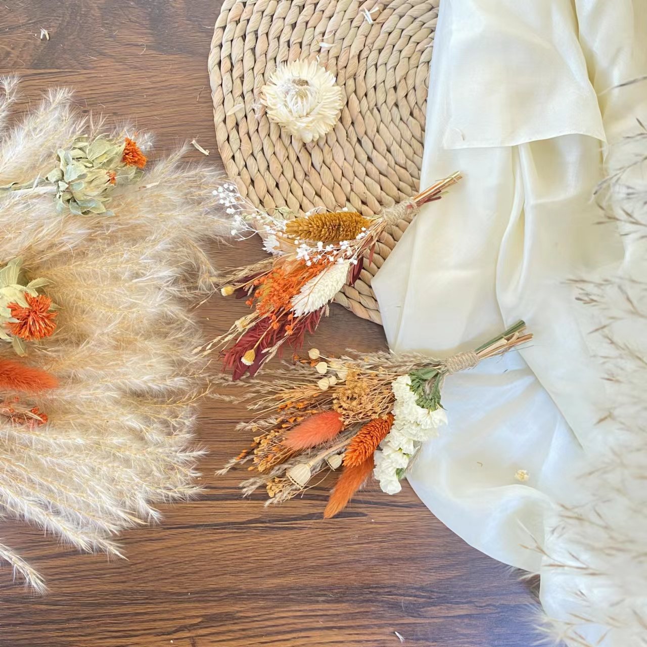 Hot Sale Custom dried flower bouquet Pampas grass mini bouquet Dry bride flowers bouquet For wedding decor