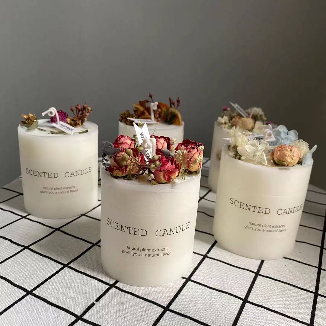 Women Scented Pillar Candle Long Burning Natural Soy Wax Scented Candle for Home Hand Poured Luxury Candle with Dried Flowers