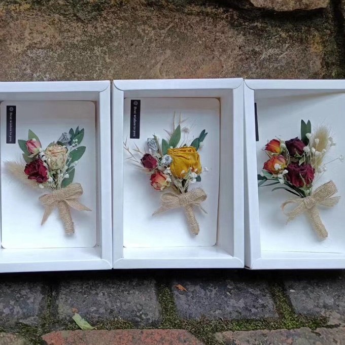 mini real natural dried flowers bouquets in transparent gift boxes