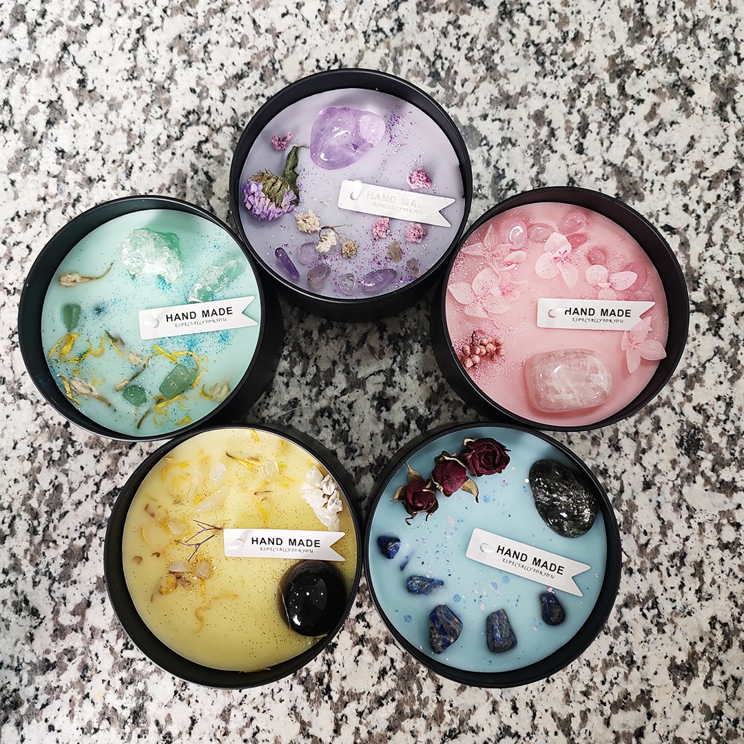 Customizable Dry Flower color Candles Aromatherapy Scented Crystal Candle In Black Tin