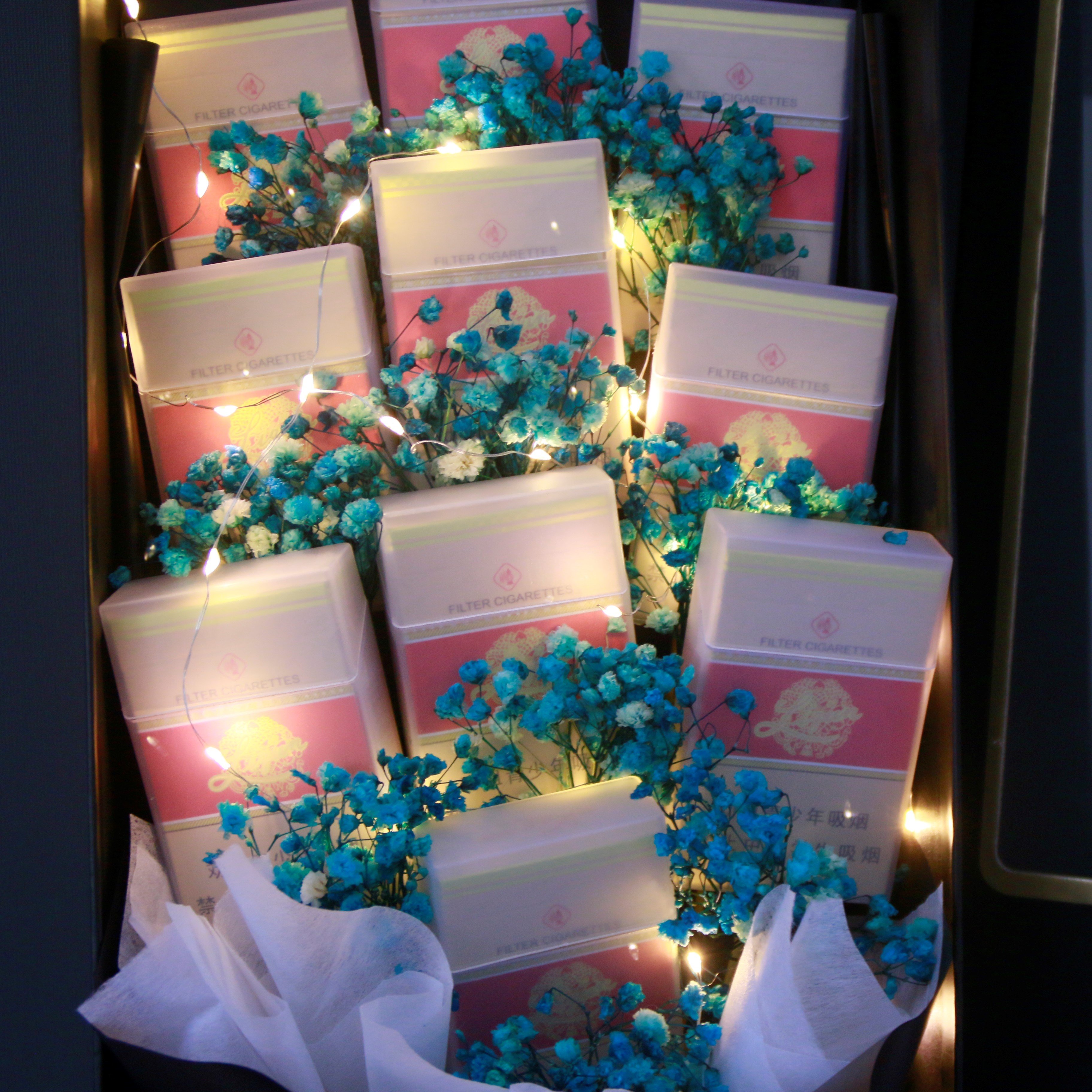 YX Customized Man Valentine's Day Cigarette Gift Box Bouquet Blue Soap Dried Flower Bouquet Gift for Graduation and Mother's Day