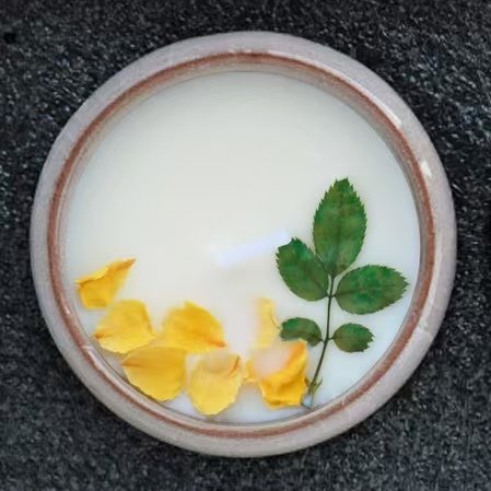 2024 new wholesale dried flower soy wax aroma gift scented candle with ceramic jar