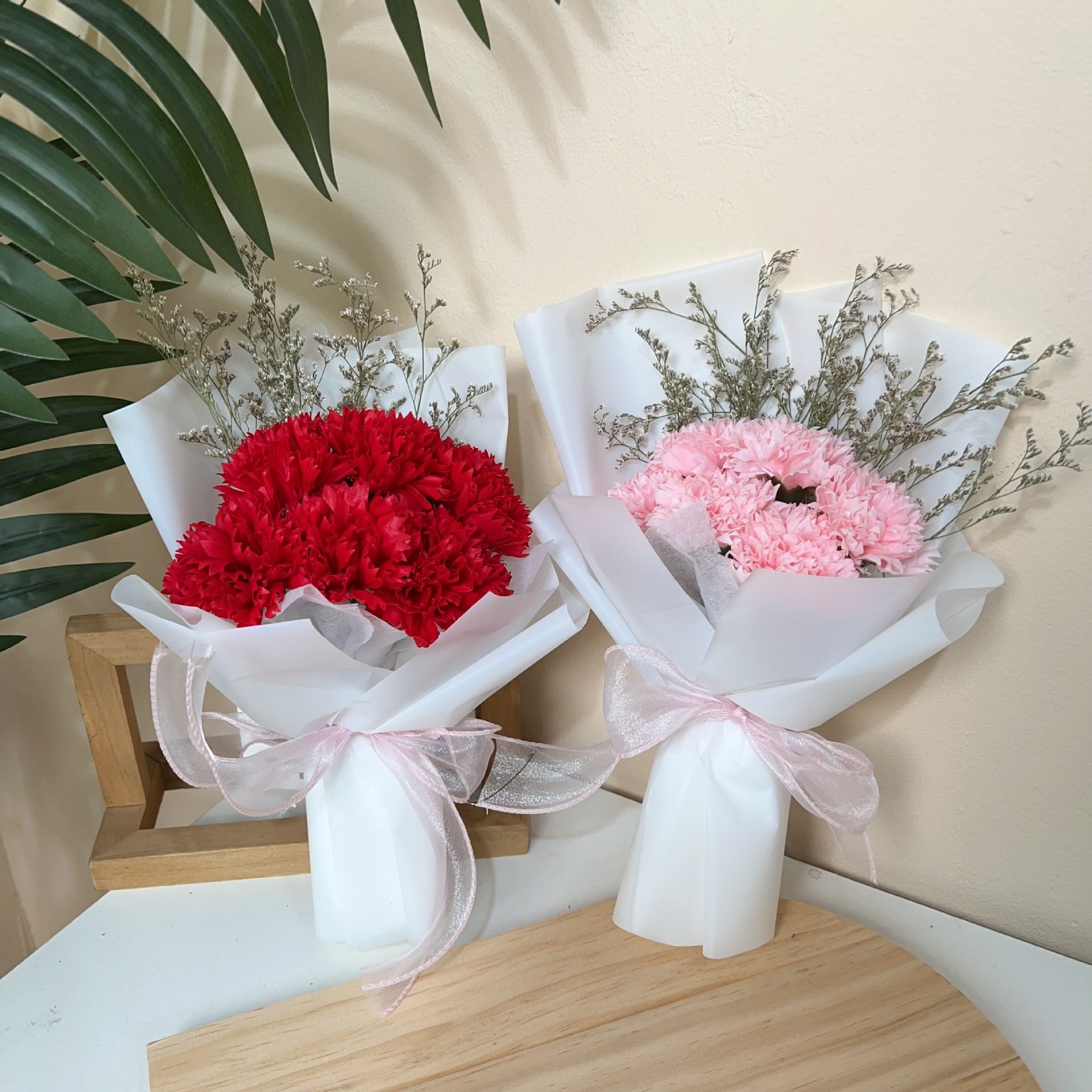 Valentine's day gift handmade preserved carnation flower and dried flower bouquet with gift box gift for festivals