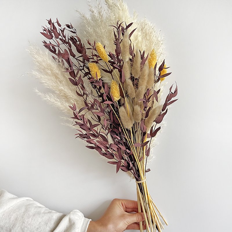 Hot selling dried flowers dried pampas grass bouquet preserved eucalyptus leaves bouquet for room decor