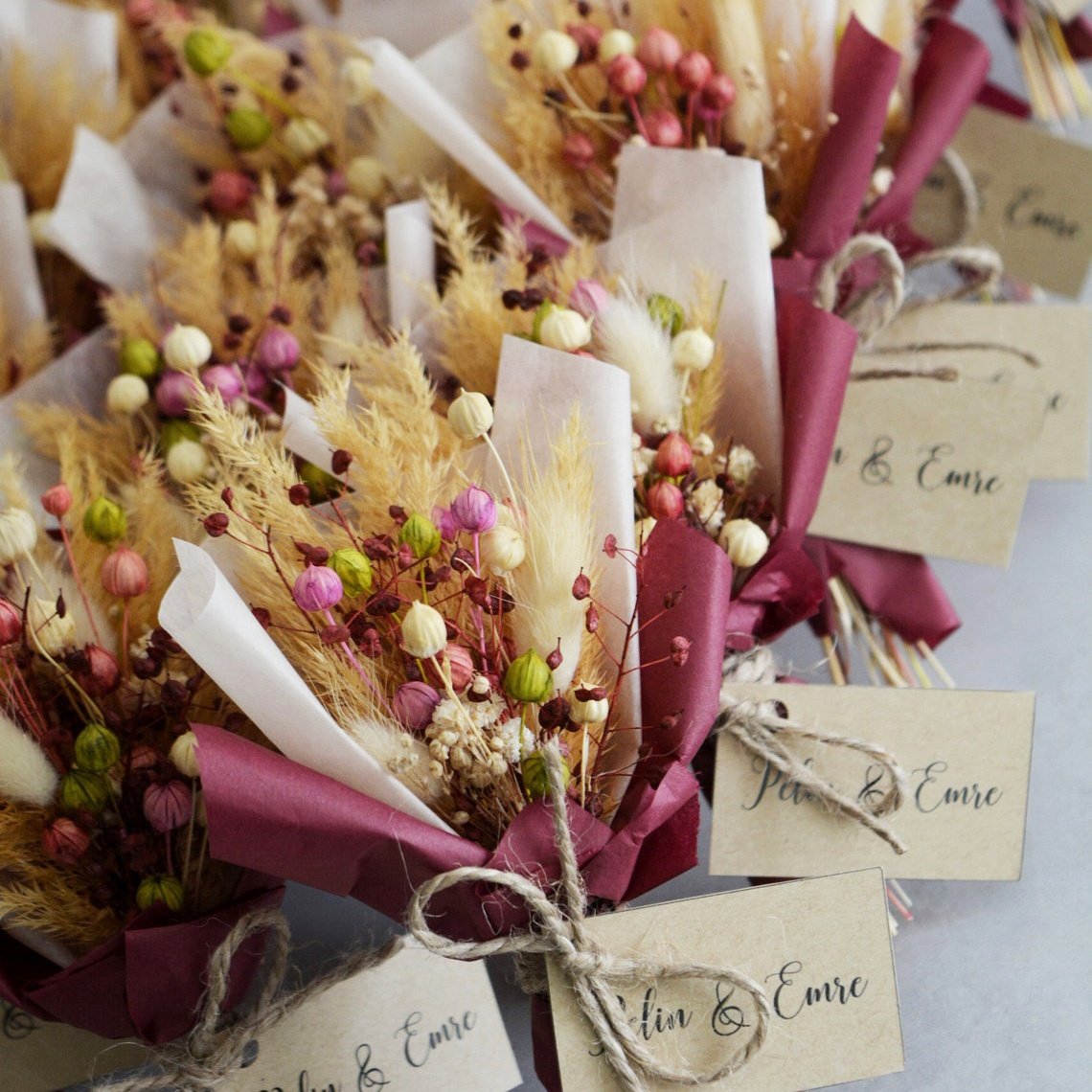 Ins Most Popular Dried Flowers Arrangement Preserved Natural Mini Flower Bouquet for Wedding Decoration