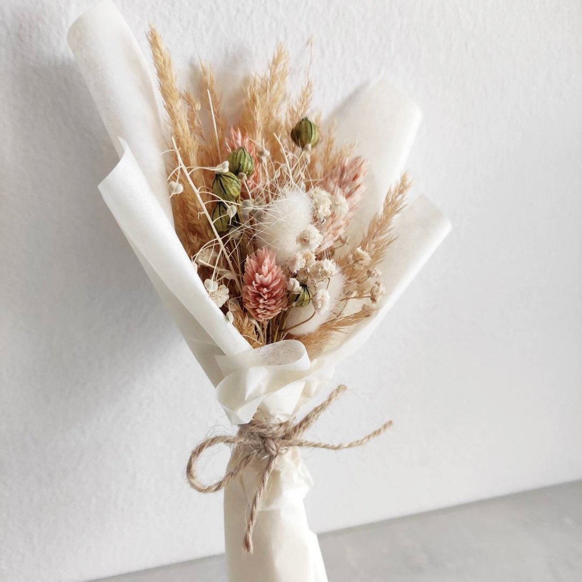 Ins Most Popular Dried Flowers Arrangement Preserved Natural Mini Flower Bouquet for Wedding Decoration