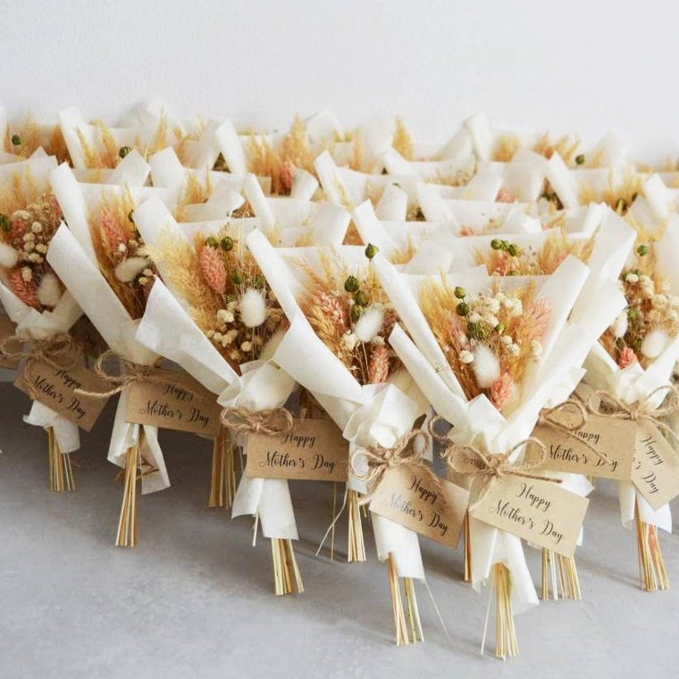 Ins Most Popular Dried Flowers Arrangement Preserved Natural Mini Flower Bouquet for Wedding Decoration