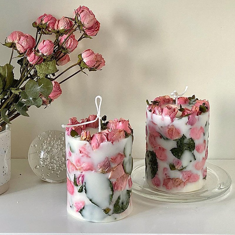 High Quality Handmade Romantic Dried Flower Pillar Scented Candles Rose Soy Wax for Wedding Home Decor Bars for Christmas Easter