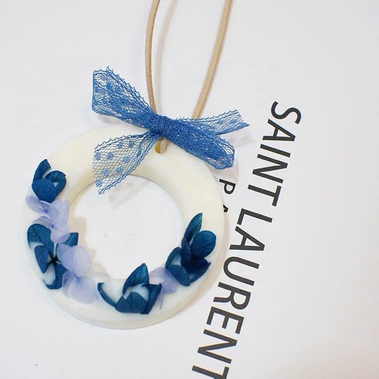 High Quality Wholesale Custom Handmade Wedding Gift Dried Flower Home Decor Soy Wax Round Shape Wax Tablets with Ribbon