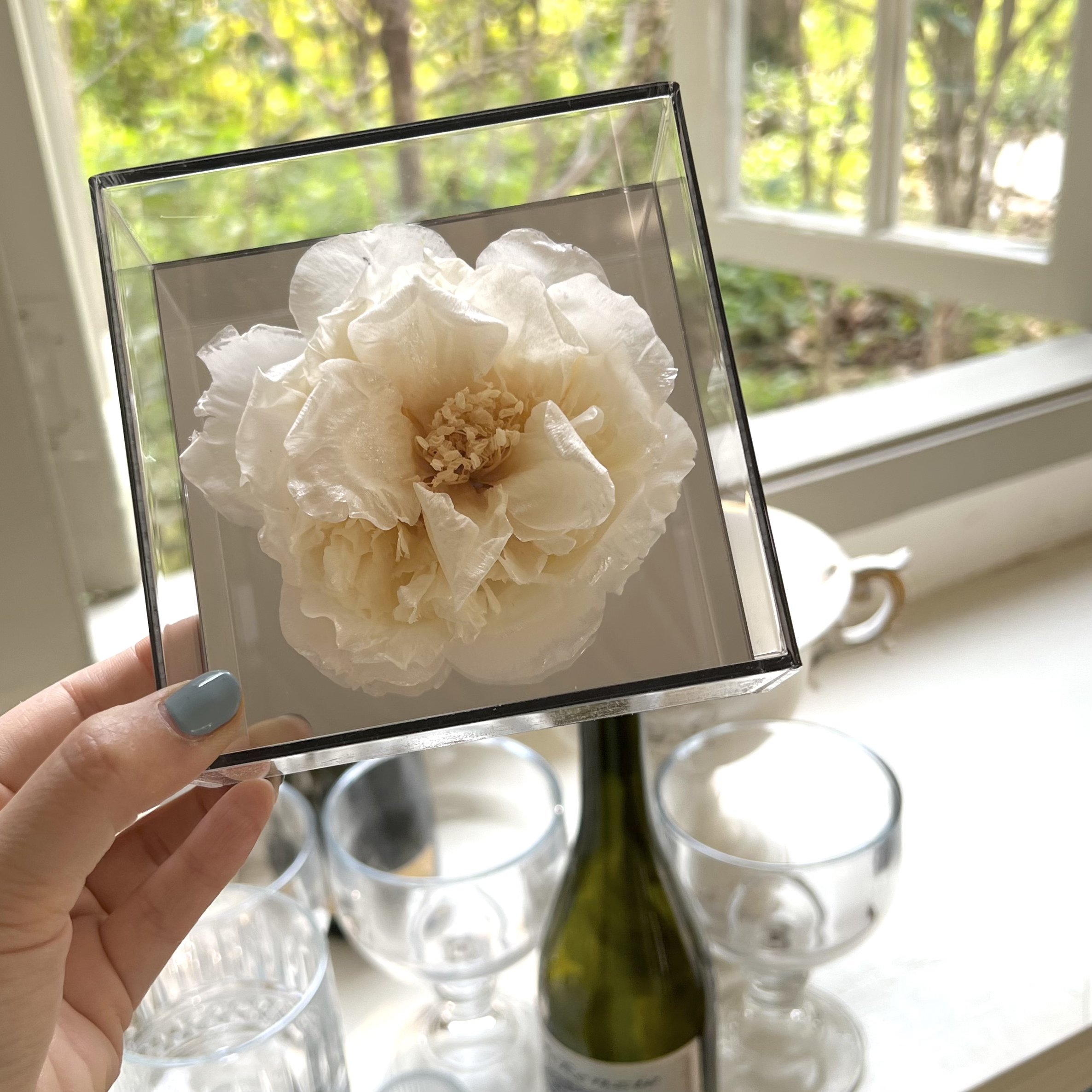 Classic Small Square Box Single Peony Camellia Flower Mirror Face Dried Flower Gift Box for Mother's Day Valentine's Day