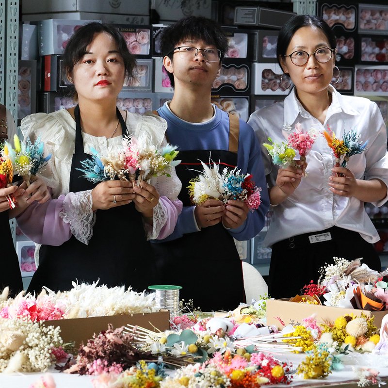 New product ideas natural dried mini flower real touch bouquet flower wedding bridal for Christmas wedding decoration flower