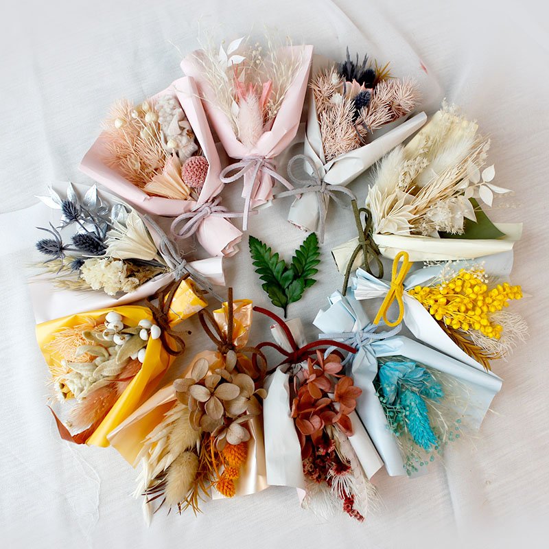 Factory direct sale Decorative Dry Flower Arrangement Natural Small Mini Dried Flower Bouquet for Wedding Valentine Day Gifts