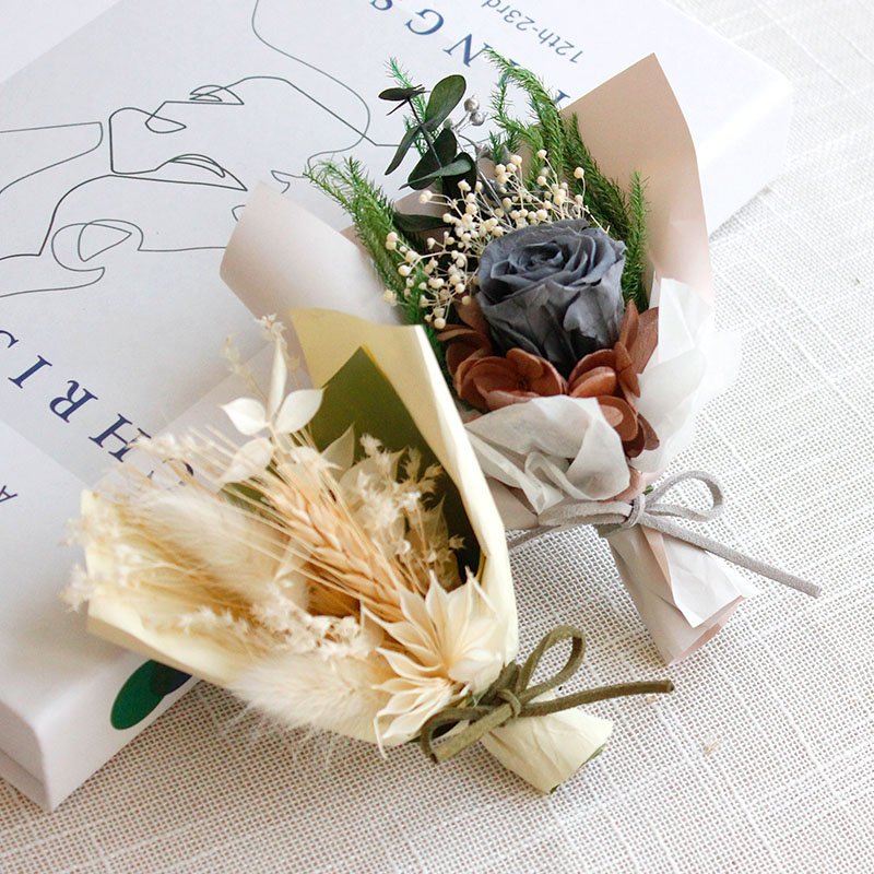 Factory direct sale Decorative Dry Flower Arrangement Natural Small Mini Dried Flower Bouquet for Wedding Valentine Day Gifts
