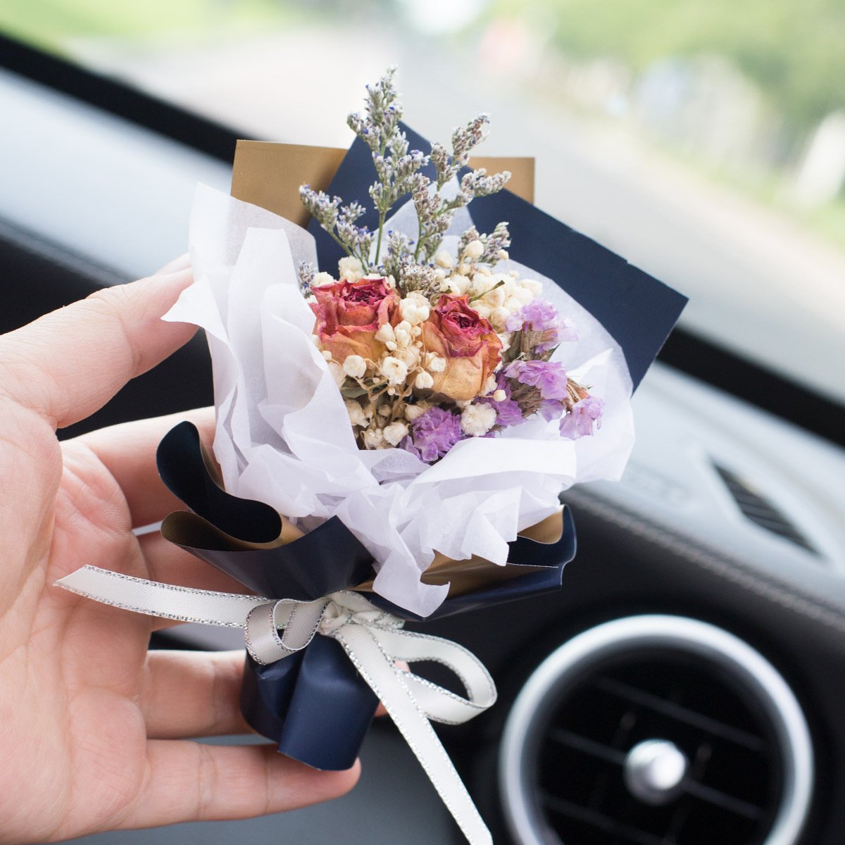 Customized Mini Bouquet Car Perfume Air Conditioning Outlet Vent Fragrance Dried Flower Car Air Freshener
