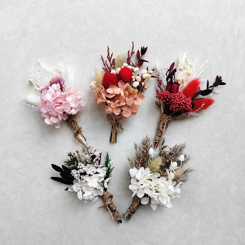wholesale small decoration flowers wedding giveaways for guest mini dried flower bouquet for cake topper party decoration
