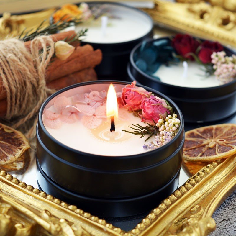 Classic Fancy Dried Flower Scented Candles Aromatherapy Scented Candles with Black Tin Jar See Through Box Gifts
