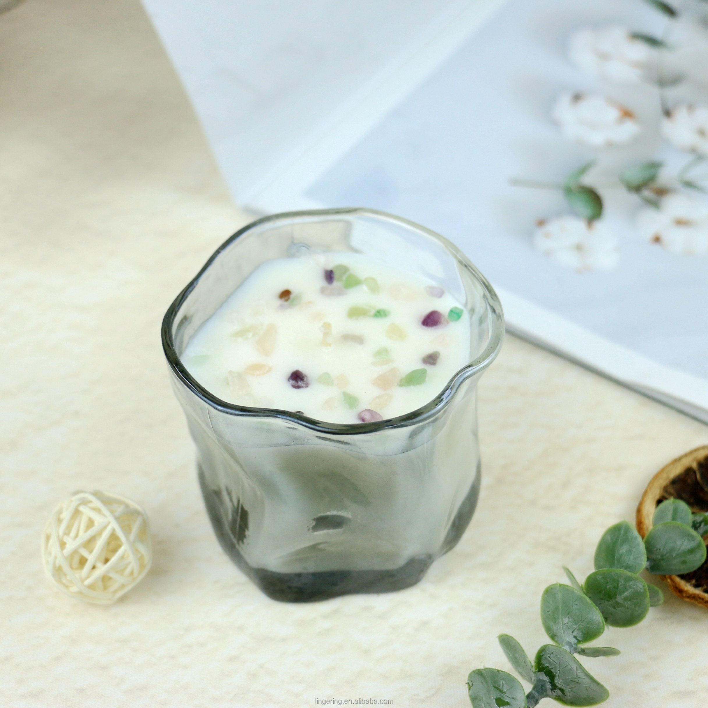 Factory custom bean wax crystal natural dried flower Valentine's Day atmosphere Aromatherapy art scented candle