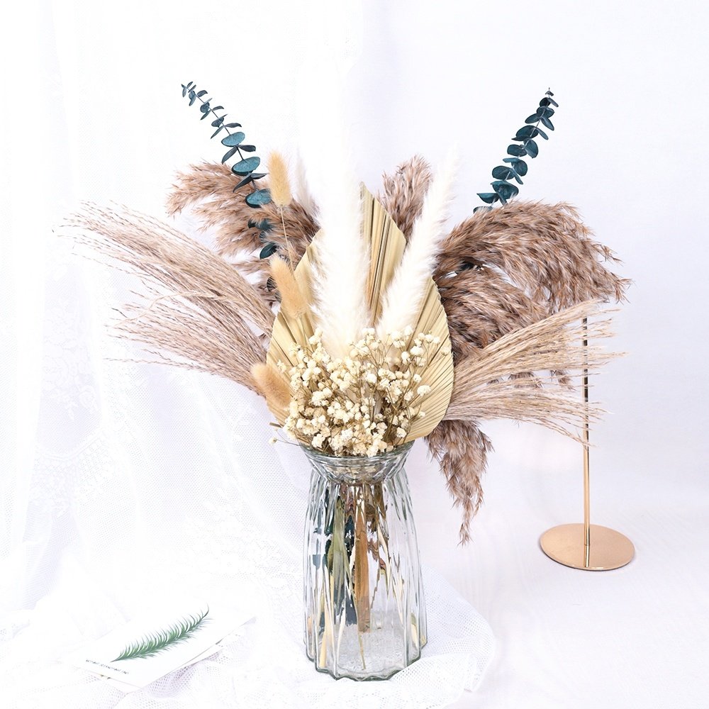 Wholesale price eucalyptus colored garland eucalyptus white garland billy balls gold glass vase eucalyptus garland dried flowers