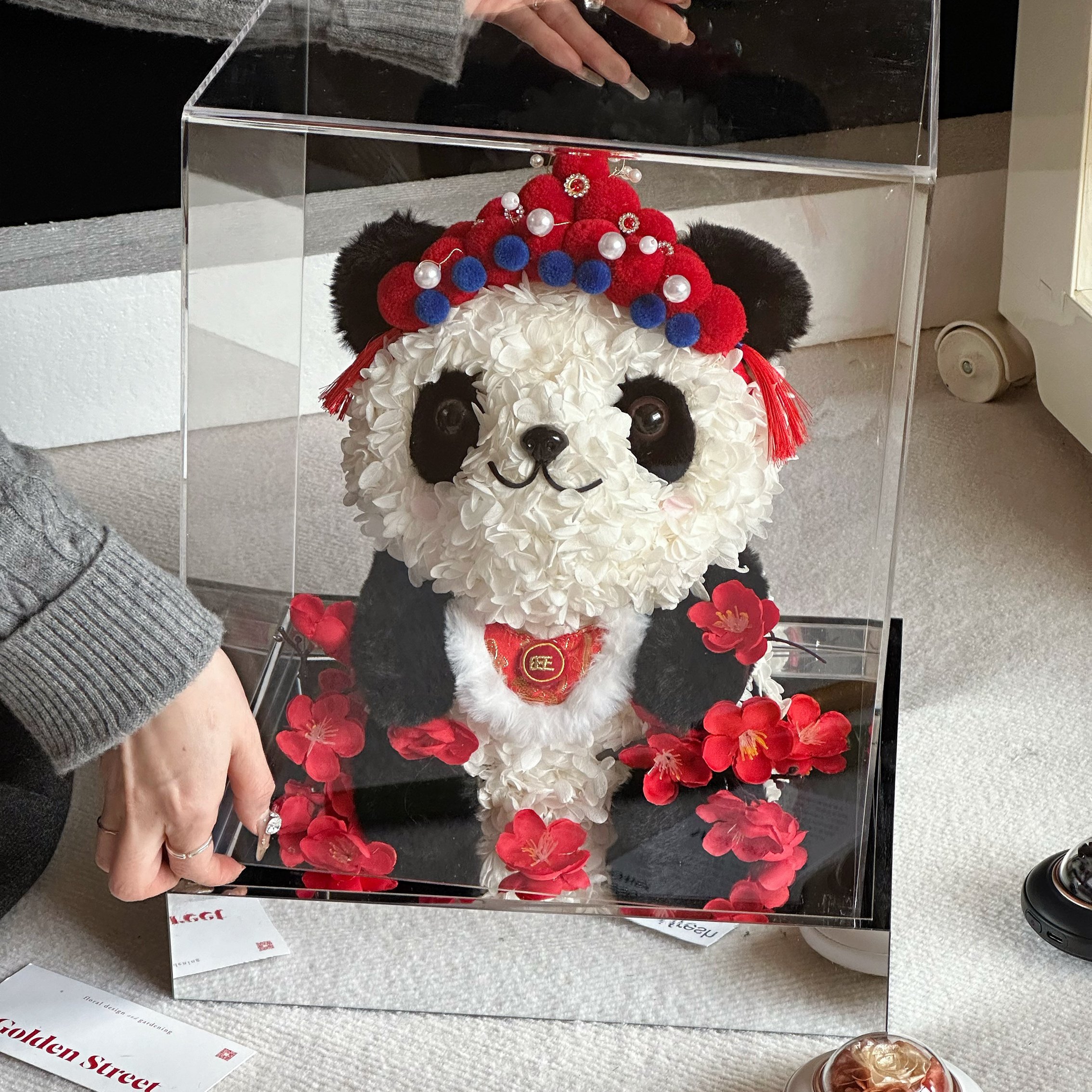 Luxurious Ornaments Hydrangea Panda Dried Flower immortal eternal rose Flower hydrangea Doll Preserved Flowers Acrylic Gift Box