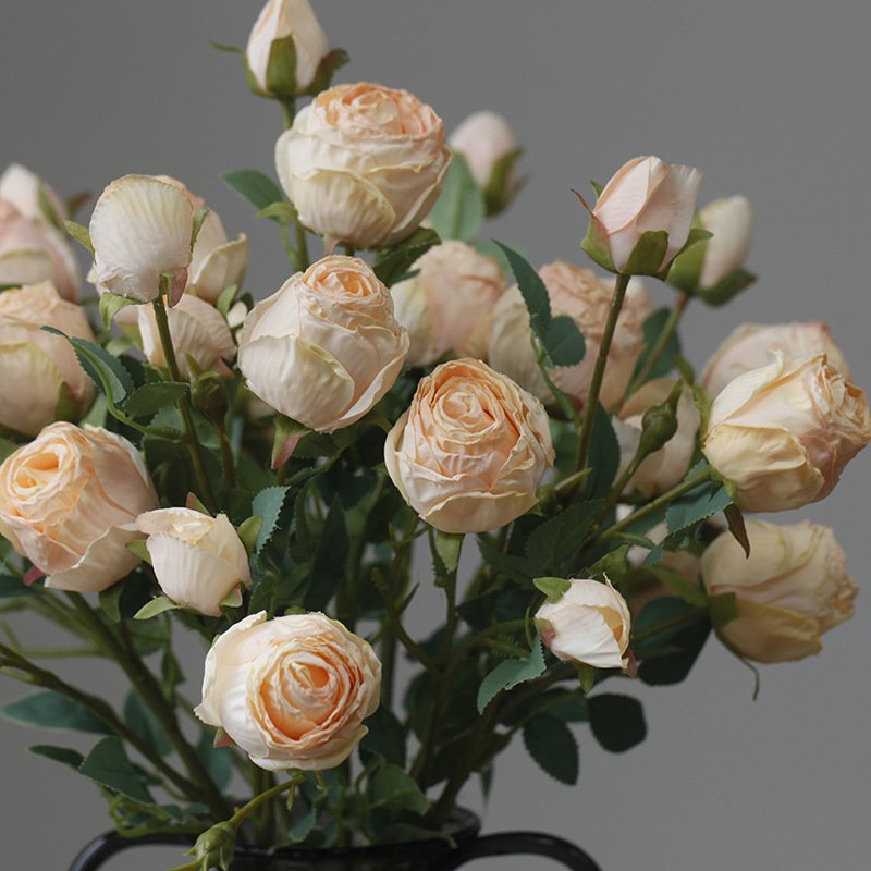 Modern Low-Priced Artificial Rose Bouquet Dried Raw Silk Artificial Flower Bundles for Christmas Graduation Mother's Day