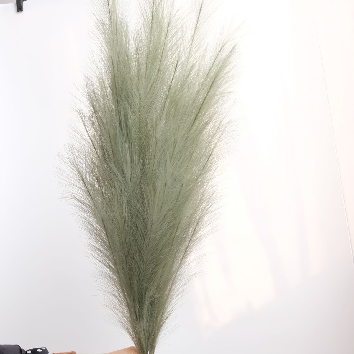 Faux Pampas Grass with Large Artificial Pampas Grass Stems and Low Maintenance Pampas Grass Decor