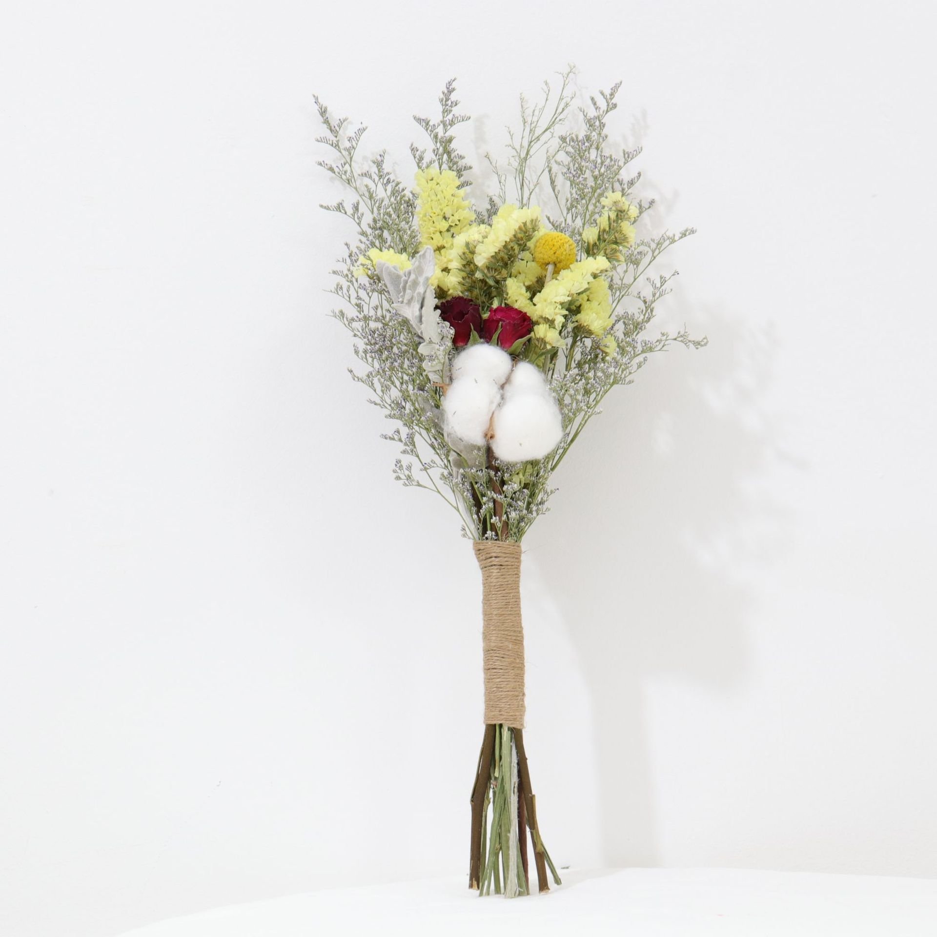 wholesale Bulk Dried flower floral arrangement mini real natural dried flower bouquet for wedding bride groom dress decoration