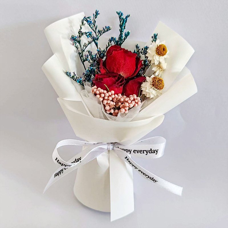 Factory direct sales Mini Natural Dried Flower Corsage Bouquet Small Dry Flowers for Christmas New Year Party Wedding Decoration