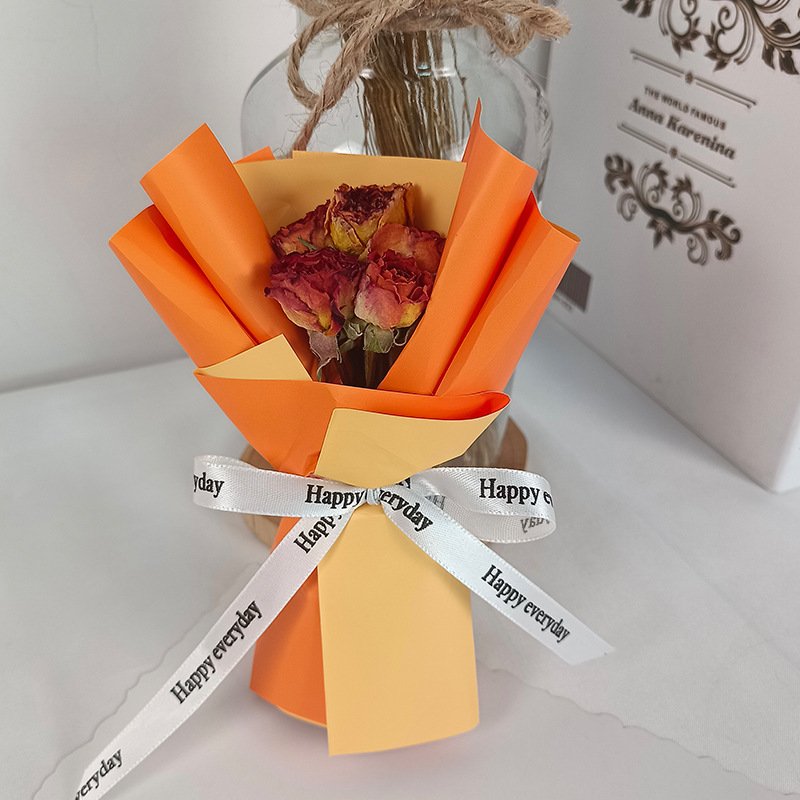 Factory direct sales Mini Natural Dried Flower Corsage Bouquet Small Dry Flowers for Christmas New Year Party Wedding Decoration