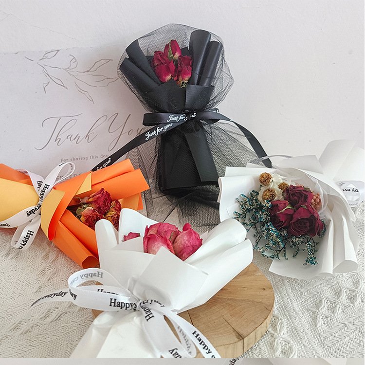 Factory direct sales Mini Natural Dried Flower Corsage Bouquet Small Dry Flowers for Christmas New Year Party Wedding Decoration