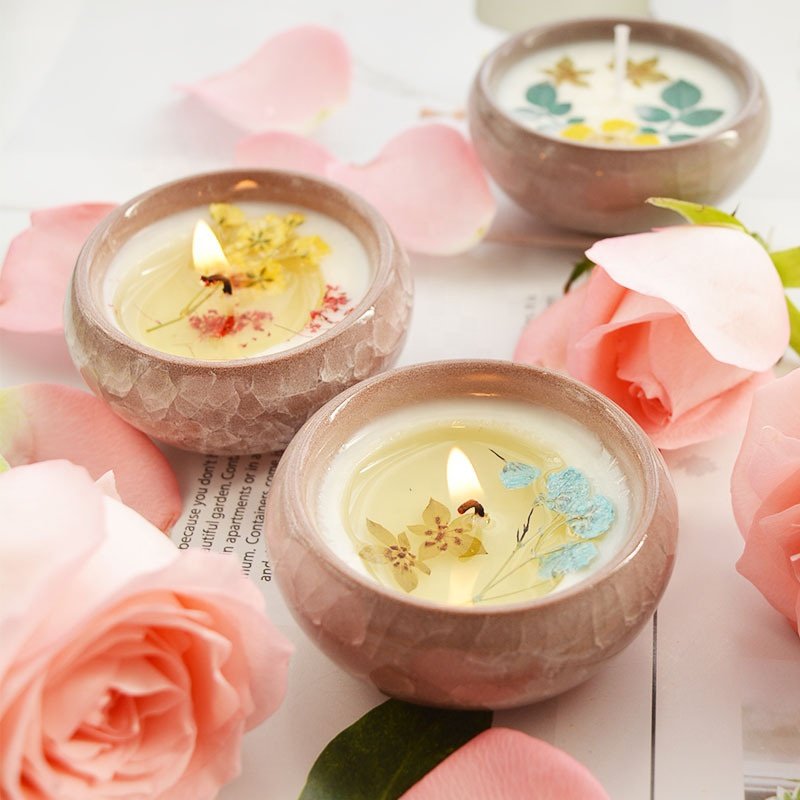 Hot Selling Handmade Soy Wax Dried Flowers Scented Candles with Ceramic Holder Gift Box Packing