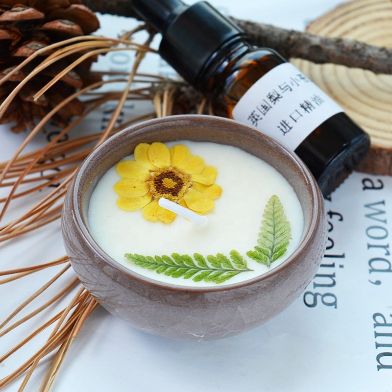 Hot Selling Handmade Soy Wax Dried Flowers Scented Candles with Ceramic Holder Gift Box Packing