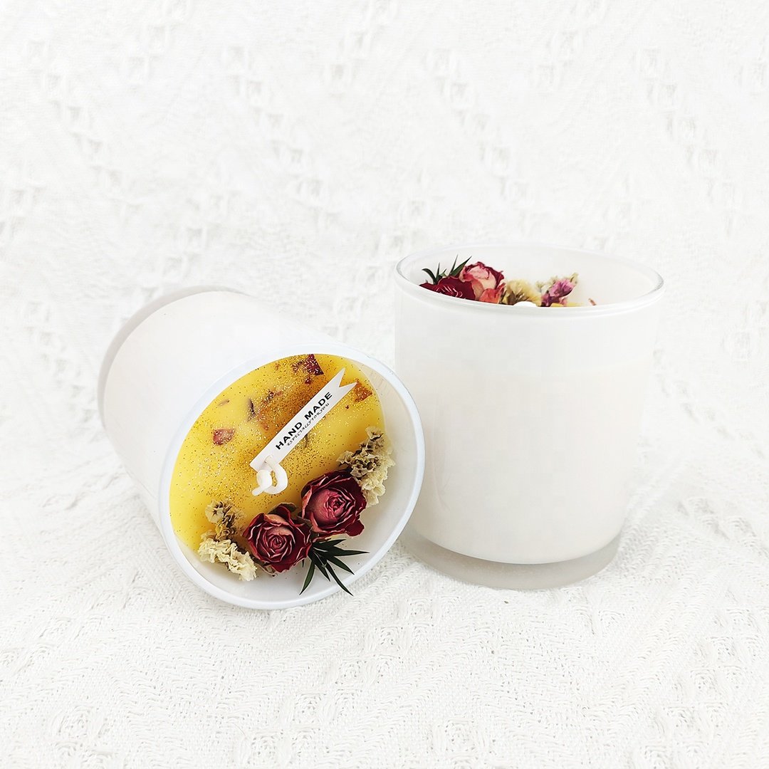 Wholesale Luxury handmade dried flowers colorful scented candles in white or black glasses jar