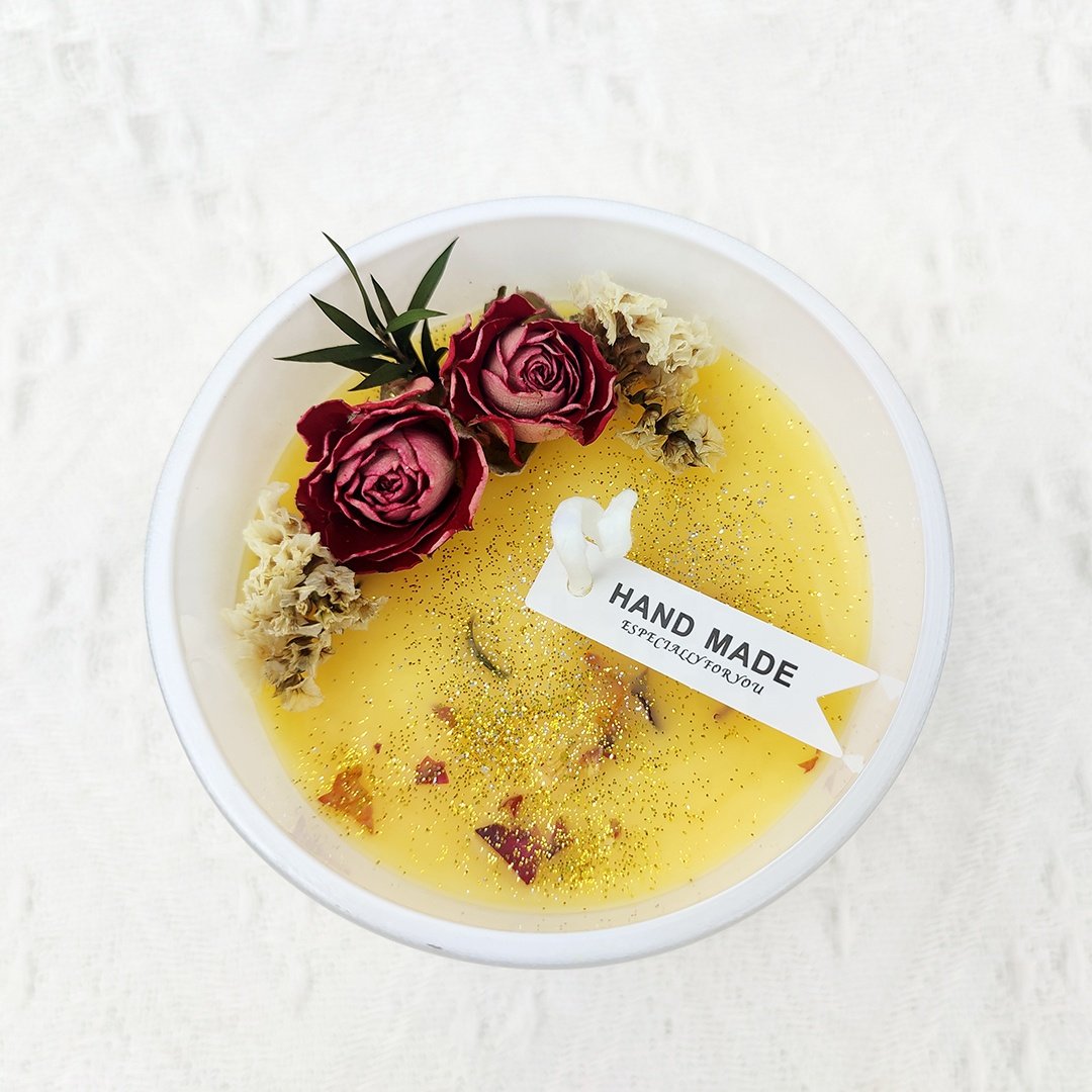Wholesale Luxury handmade dried flowers colorful scented candles in white or black glasses jar