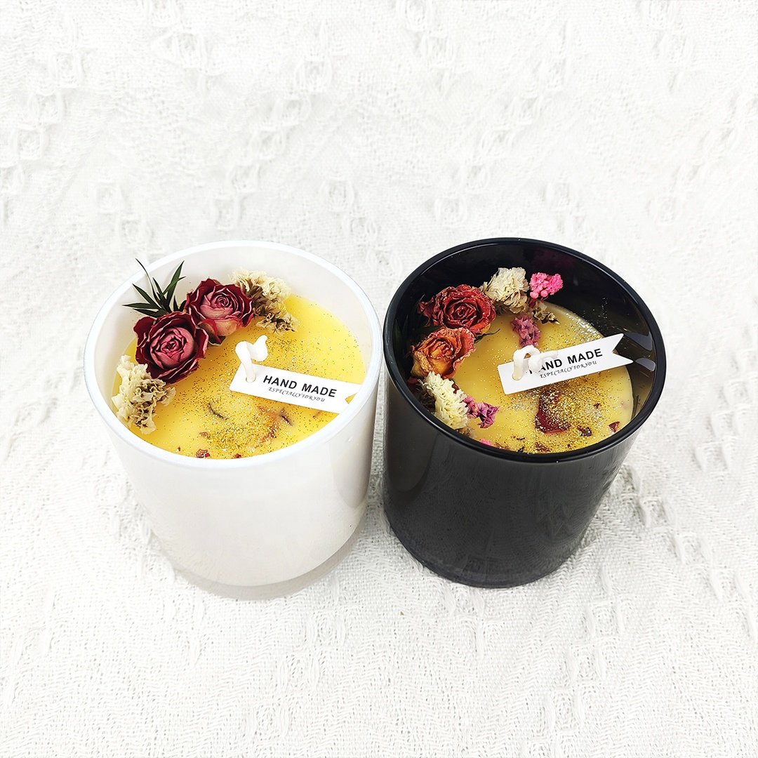 Wholesale Luxury handmade dried flowers colorful scented candles in white or black glasses jar
